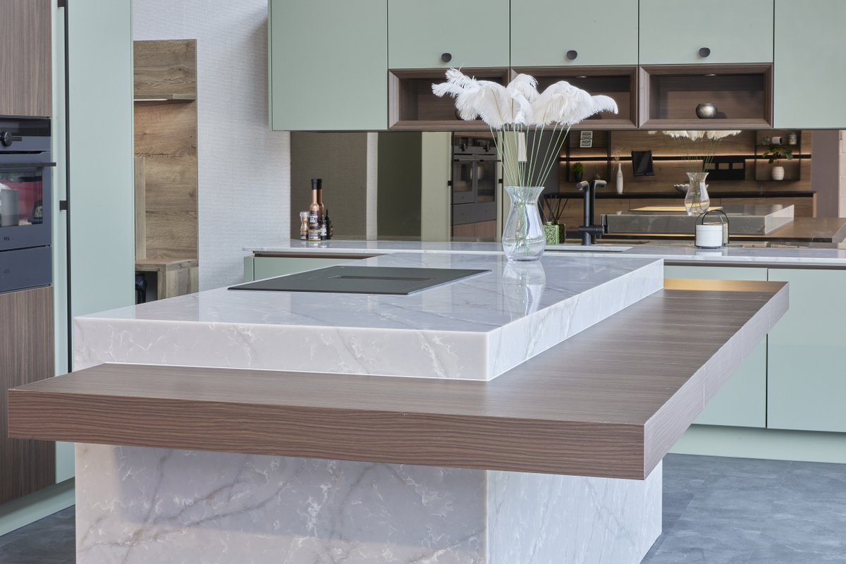 CRLstone's tweet image. CRL Quartz Cristallo Perla looks stunning in the @kutchenhaus Wirral showroom! 😍 

Order your free sample spr.ly/60174GQP7

#Quartz #QuartzWorktops #Countertops
