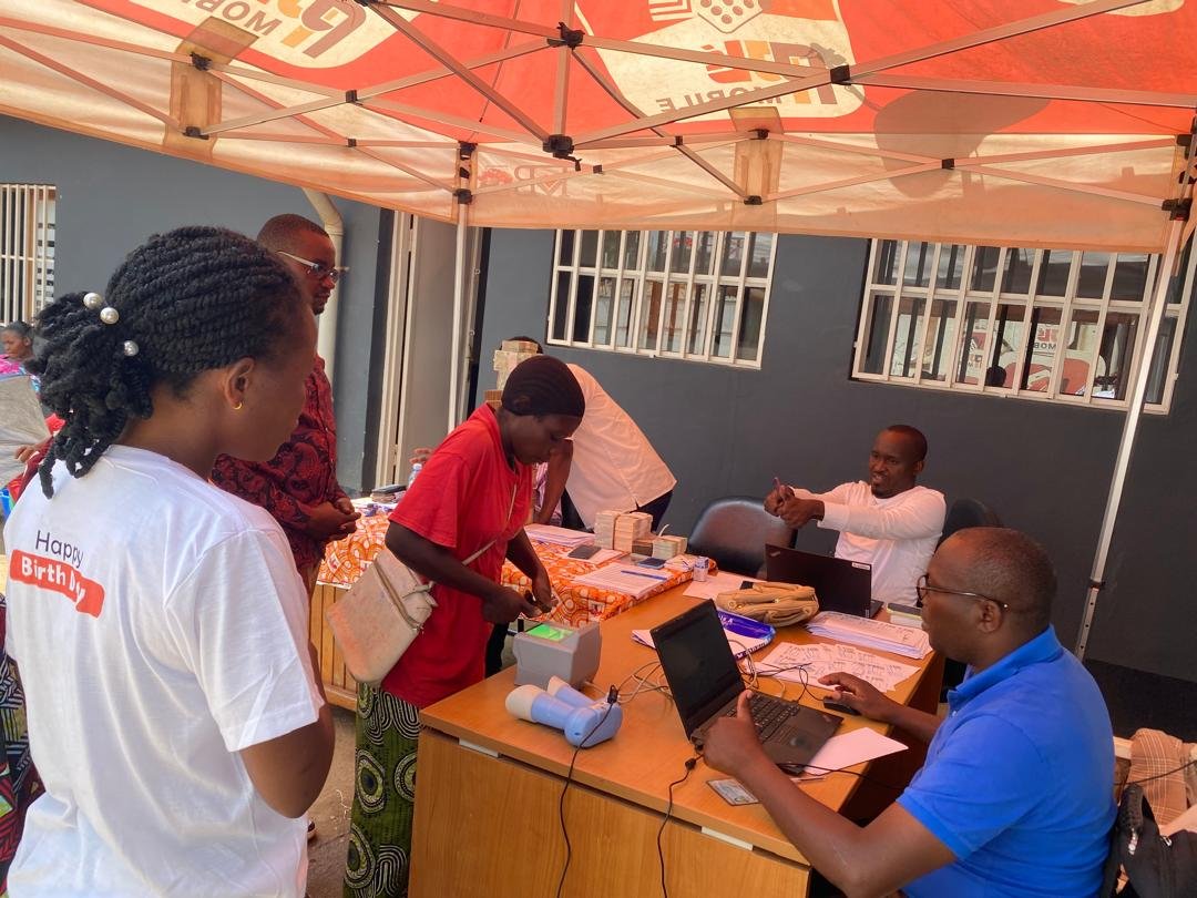 Le HCR en RDC (@unhcr_drc) on Twitter photo 📍Eastern 🇨🇩 
UNHCR is now using biometrics to ensure reliable identification of beneficiaries for 💵cash assistance
Some 2⃣5⃣0⃣0⃣0⃣people from 5000 families have been identified and have received multi-purpose cash to boost self-sufficiency
🙏@UNCERF, @ueenrdc, and @FCDOGovUK 📍Eastern 🇨🇩 
UNHCR is now using biometrics to ensure reliable identification of beneficiaries for 💵cash assistance
Some 2⃣5⃣0⃣0⃣0⃣people from 5000 families have been identified and have received multi-purpose cash to boost self-sufficiency
🙏@UNCERF, @ueenrdc, and @FCDOGovUK