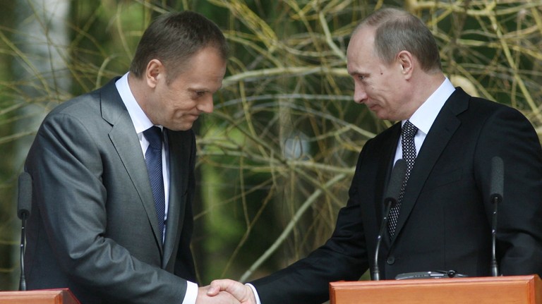 Ludzie Tuska złamali instrukcję HEAD,dlatego Tu154M leciał z podejrzeniem awarii silnika!Niezbadano lotniska Smoleńsk,które miało kluczowe wady,ani kontrolerów lotu,którzy działali na szkodę oraz ukrycie zmiany przez Rosję lotnisk zapasowych co spowodowalo niebezpieczną sytuację!