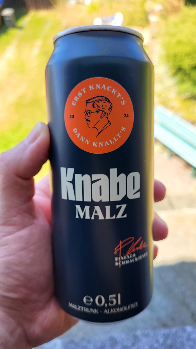 Erst mal eine reinknallen, dann geht's ans Zeichnen XD #knabemalz