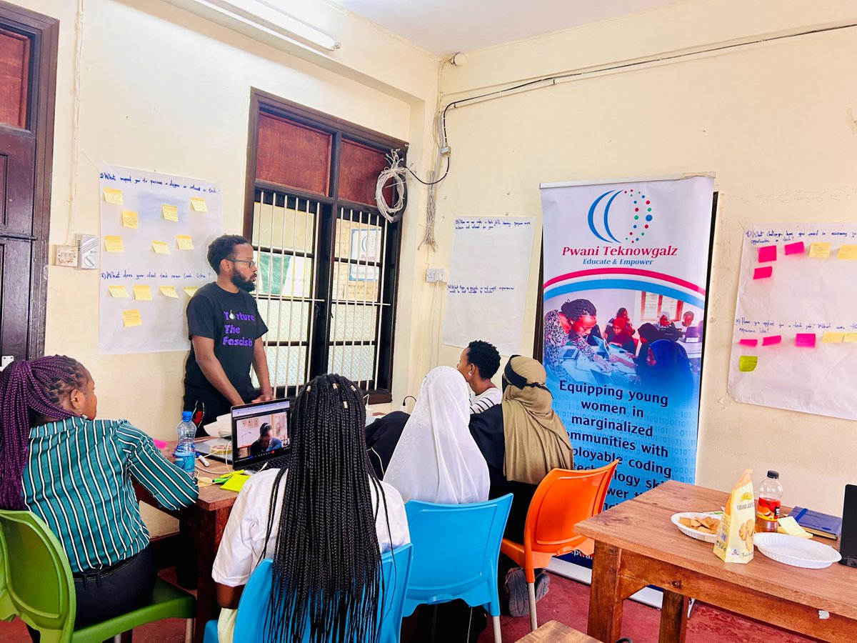 pwaniteknowgalz's tweet image. Co-design in action!  We believe our alumnae are co-creators, not just beneficiaries. From shaping curriculums to guiding program direction, their  lived experiences and challenges inform our programs.

#WomenInTech #CoDesign #Tech4Livelihoods