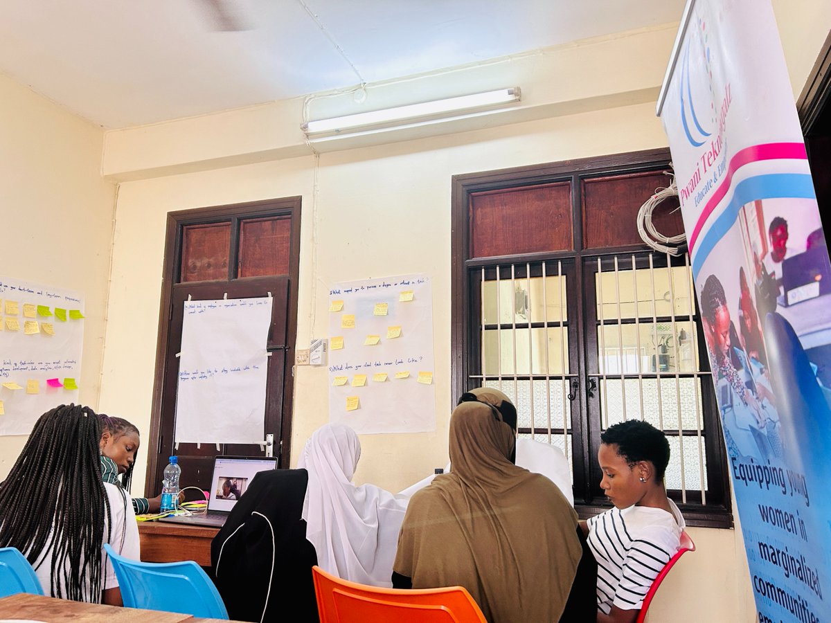 pwaniteknowgalz's tweet image. Co-design in action!  We believe our alumnae are co-creators, not just beneficiaries. From shaping curriculums to guiding program direction, their  lived experiences and challenges inform our programs.

#WomenInTech #CoDesign #Tech4Livelihoods