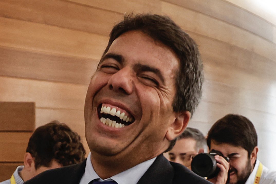 Sí, clar, i fotre-li el dinar a Mazón…