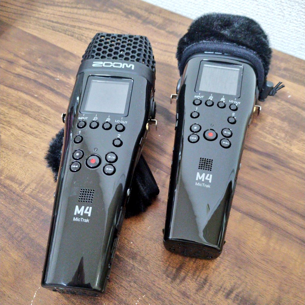 ZOOMのハンディレコーダーM4。
とりあえず2台買ってみたけど、良かったらあと3-4台買う予定。