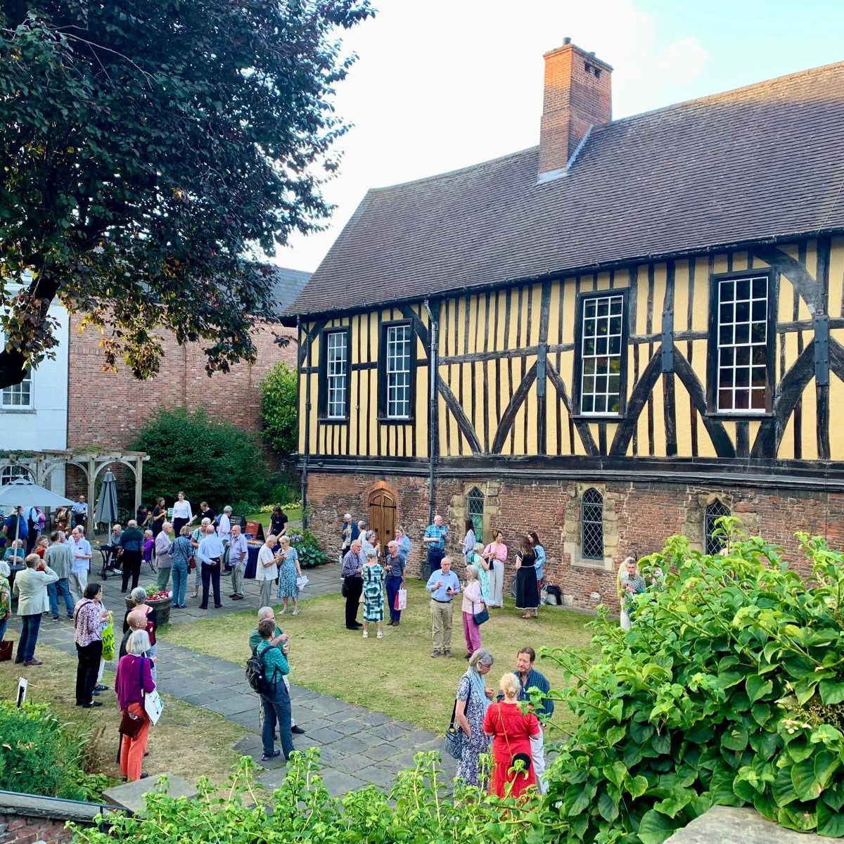 yorkearlymusic's tweet image. What a wonderful evening!
The captivating Helen Charlston and Toby Carr took us for a magical journey from Heaven to Hell and around the Merchant Adventurer’s Hall yesterday!