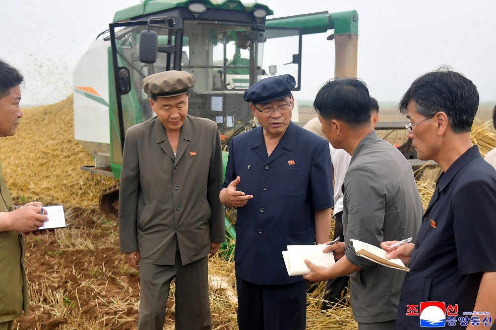 UK_KFL's tweet photo. DPRK Premier, Pak Thae Song Inspects Various Fields.

He visited the construction site of the 10,000 flats at the fourth stage in the Hwasong area, and learned about the progress made in the construction according to projects among units. https://t.co/lUS5TqVe2d