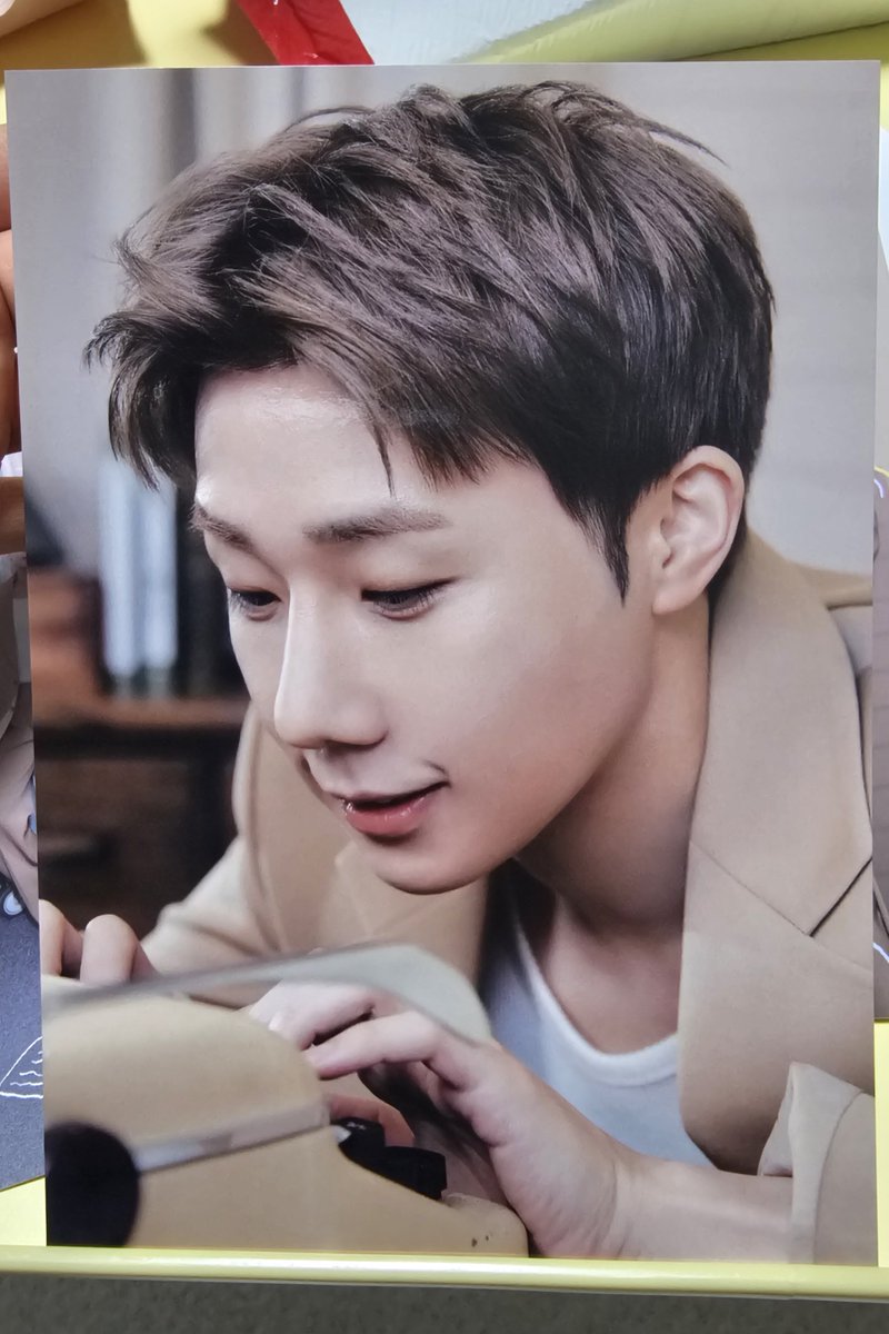 포토세트 성규 사진 개에바야
너무 이뻐 ... 😭
질도 좋고 .. 네컷도 이뿌고..  🥹