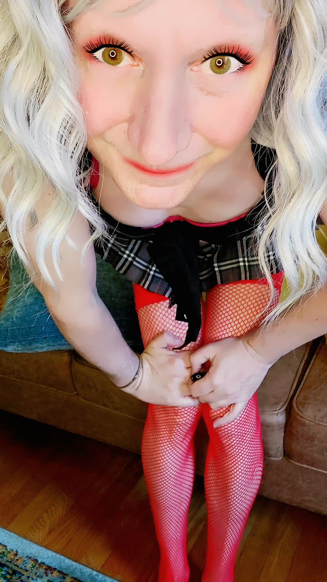 Happy Thursday, cuties! Hope your day is full of beauty and fun 💋🩷💋

#cd #trans #tgirl #crossdressing #transgender