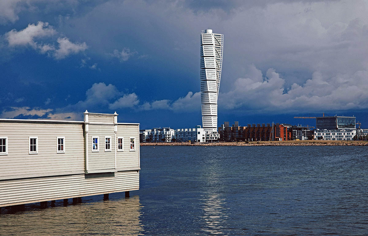 Just 30 minutes from Copenhagen, #Malmö is #Sweden’s coolest surprise.
🏙️ Think medieval charm meets modern architecture - hello, Turning Torso!
Take the Øresund Bridge to discovery ➡️ pipeaway.com/scandinavian-c…
