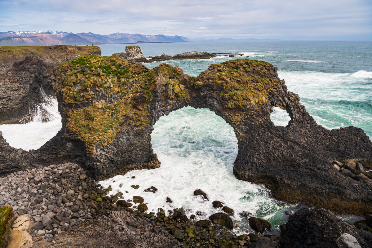 IcelandBus's tweet image. Tucked along the Snæfellsnes Peninsula, Arnarstapi feels like a page from a storybook. Jagged sea cliffs stretch into the Atlantic, carved by time and waves, while seabirds dance overhead in the salty breeze

📷 by IG: y.stories

#Iceland #Arnarstapi #Snæfellsnes