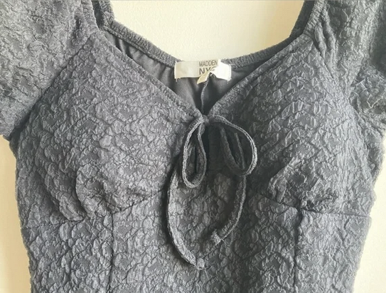 ModaMaganda's tweet photo. Give me your opinion: PM approved a return on a black dress because buyer says it's blue and claims ALL listing pictures show it's blue. Listing title and color specify dress is black. All photos taken in natural lighting. (1/5) @Poshmarkapp @PoshmarkSupport https://t.co/ScWyHF4o5G