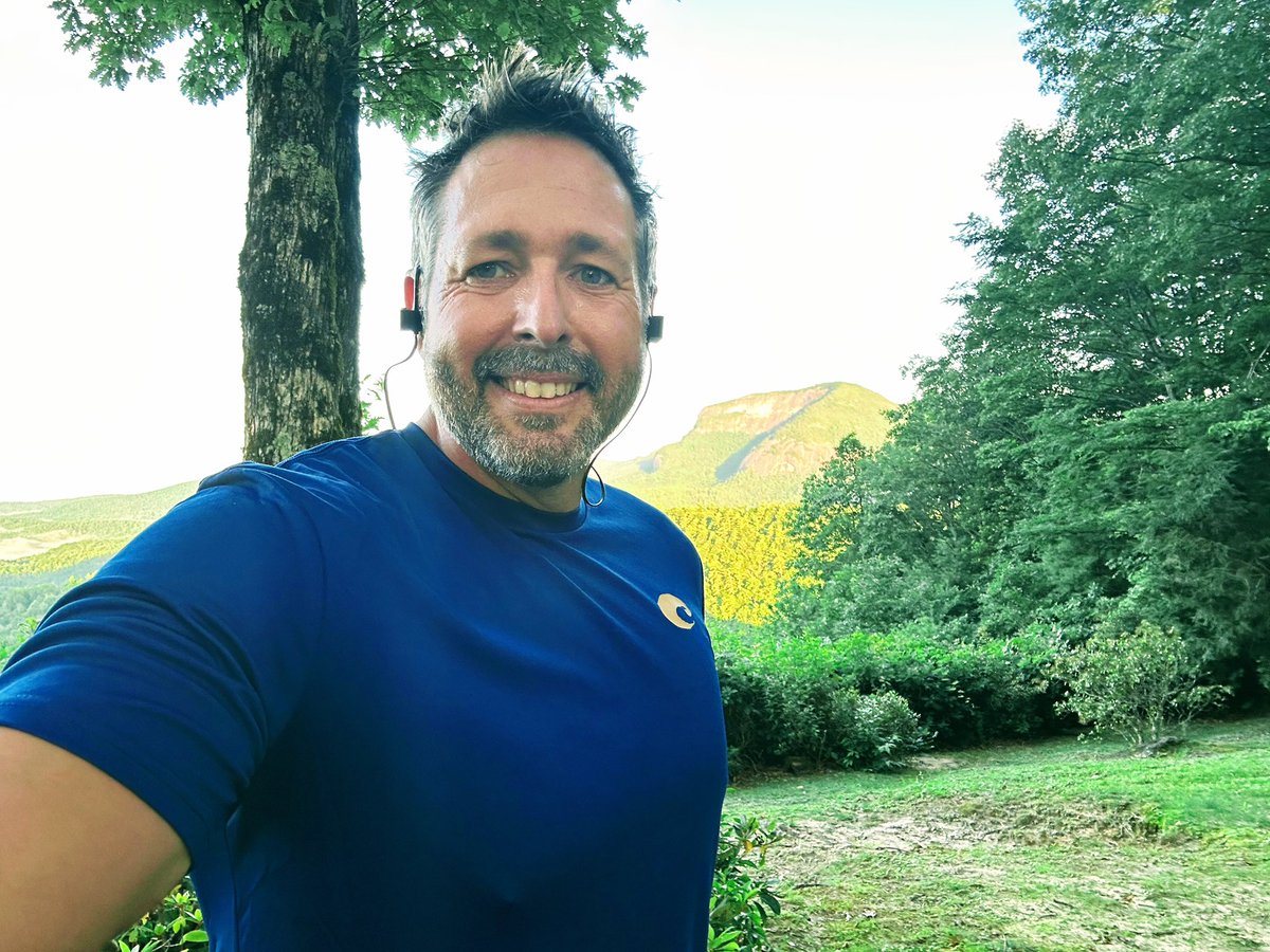 D_Frezza's tweet image. Great to be back near my Alma mater for a good mountain run.  Doing the work for the College in gods country 
#whitesideMnt  #Mountain2Sea