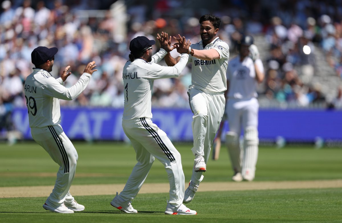 BCCI (@bcci) on Twitter photo Caught behind x TWO ๐
Nitish Kumar Reddy gets both the England openers ๐ช
England 44/2 after 14 overs
Updates โถ๏ธ bit.ly/ENGvIND-3rdTESโฆ
#TeamIndia | #ENGvIND | <a href="/NKReddy07/">Nitish Kumar Reddy</a> Caught behind x TWO ๐
Nitish Kumar Reddy gets both the England openers ๐ช
England 44/2 after 14 overs
Updates โถ๏ธ bit.ly/ENGvIND-3rdTESโฆ
#TeamIndia | #ENGvIND | <a href="/NKReddy07/">Nitish Kumar Reddy</a>