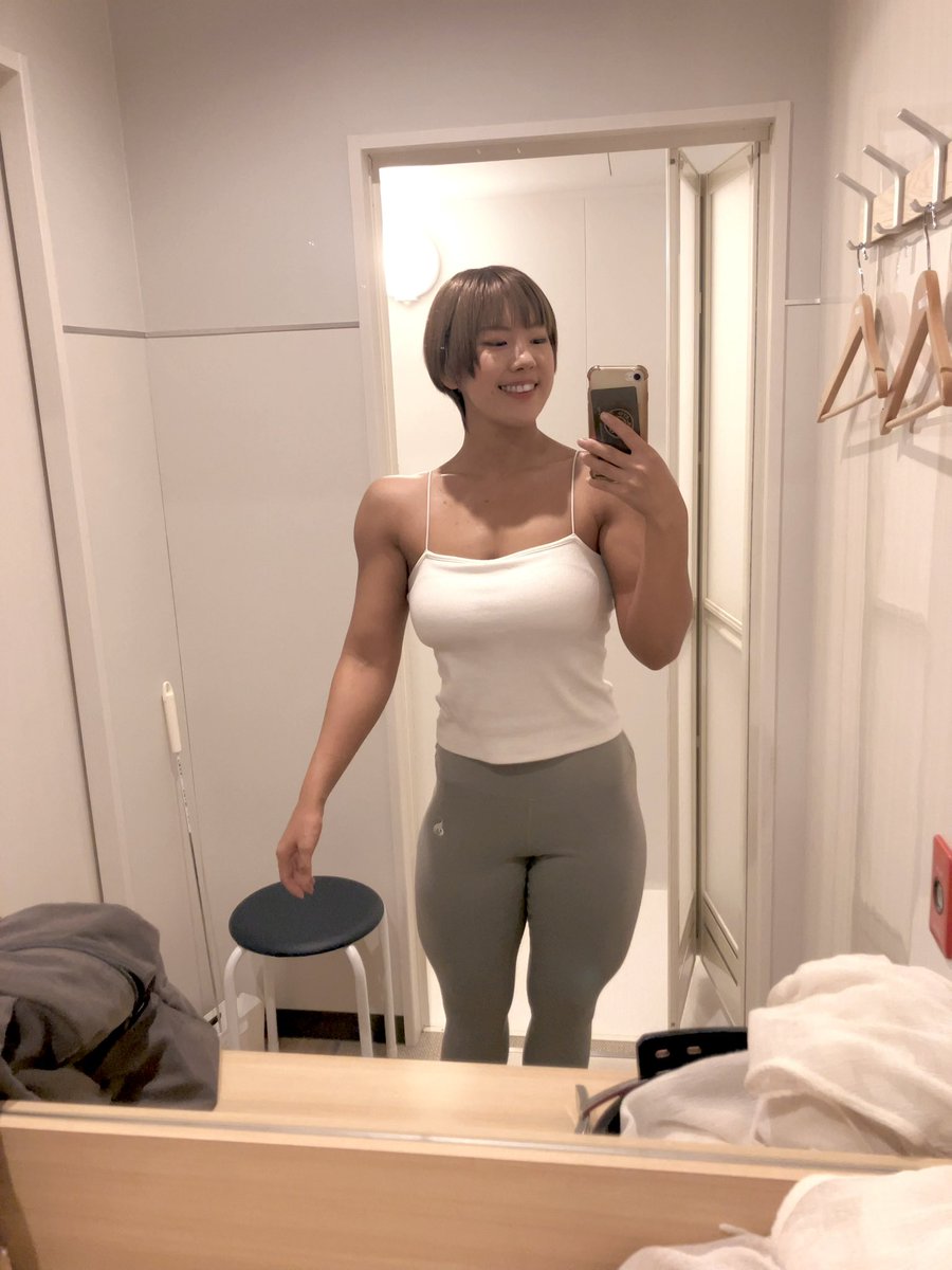 hokurobody's tweet photo. 最近ハイバーのスクワットにハマってて、、、
重量カスだけど去年より使用重量伸びてて嬉しい。
っていう笑顔の写真 https://t.co/WS9rtEI2BU
