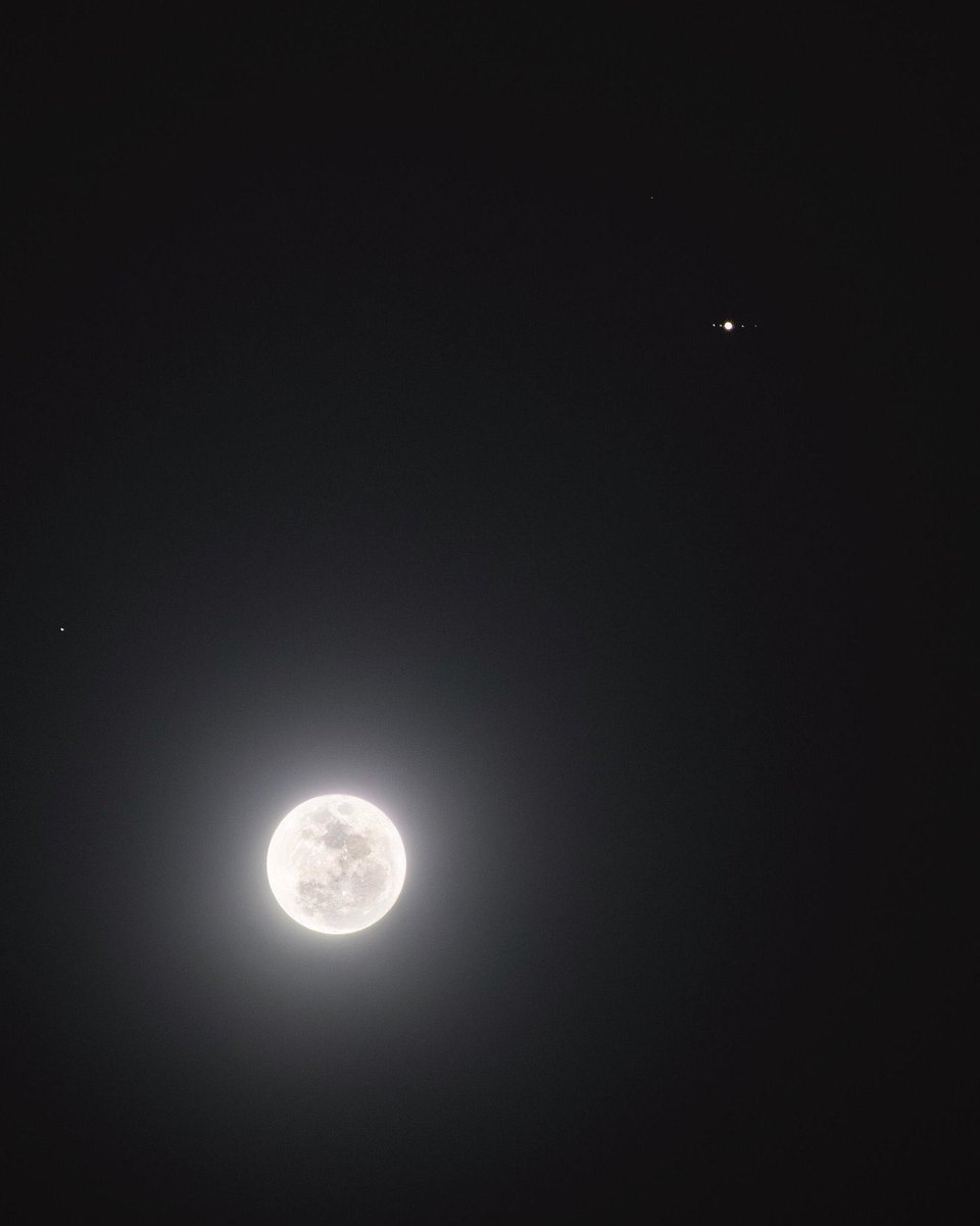 astro4pics's tweet image. Moon and Jupiter