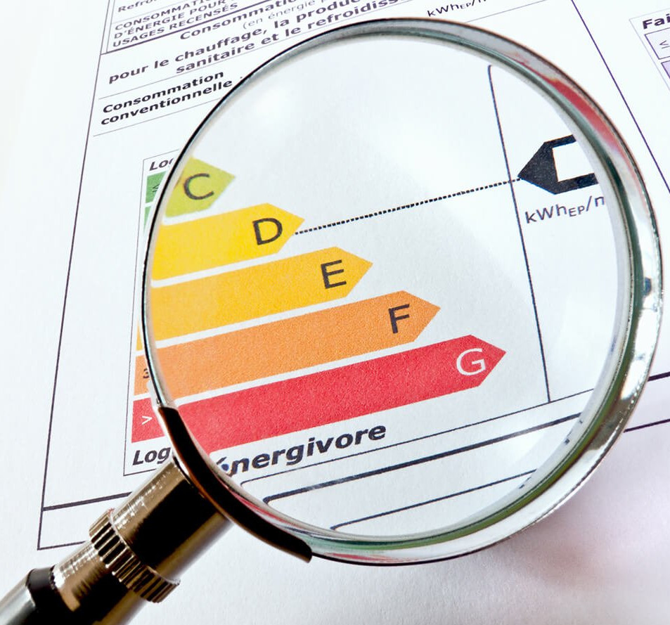 StefBaly's tweet image. #DPE 📉 du coefficient de conversion de l’#électricité⚡ permettra à plus d'un million de logements de sortir des catégories F ou G sans travaux. Résultat : des passoires thermiques reclassées, loyers débloqués, rénovations reportées. 📈de la précarité énergétique par décret😡