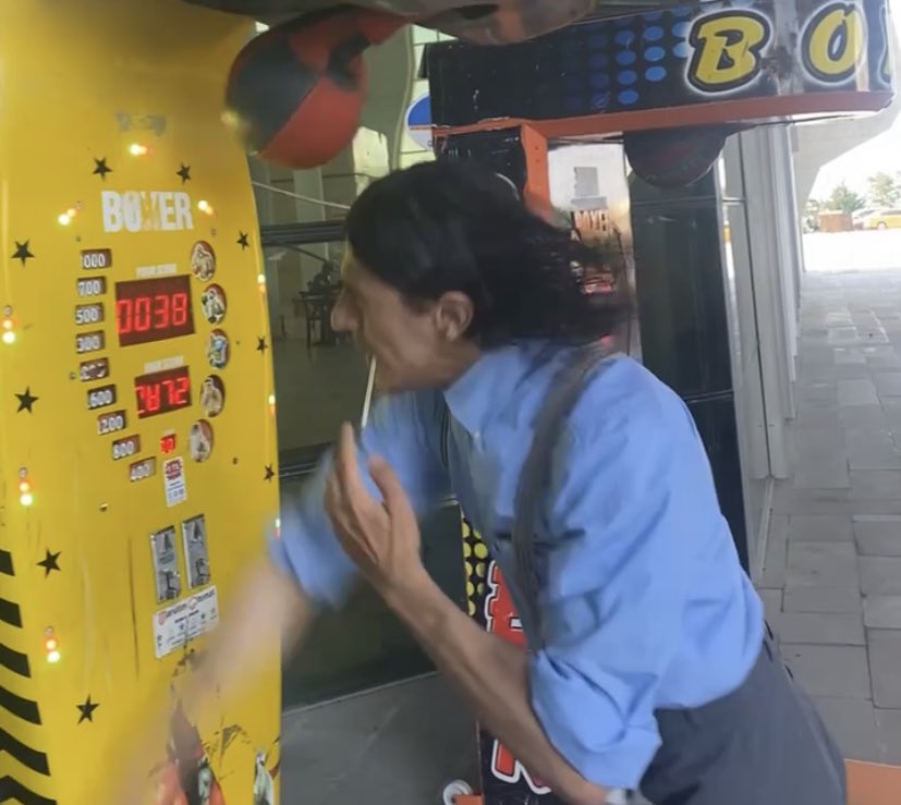 MetalGear3arbi's tweet image. Thaïs d’Eskuffar : J’aime trop les mecs branchés Old Money😍😍

L’époux Old Money quand le repas était froid en 1920 :