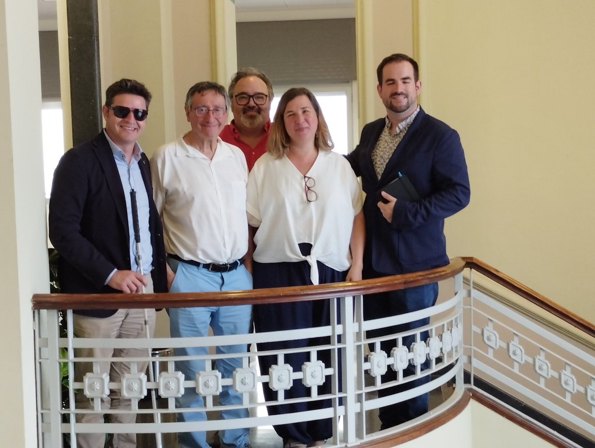 Des de la sectorial de Junts defensem que no és un tema assistencial, sinó de drets. Reivindiquem el dret a viure amb dignitat, treballar amb igualtat, votar amb secret i decidir amb llibertat. (3/6)