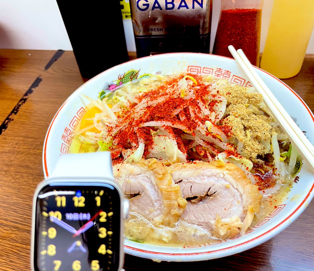 leoma4ma4's tweet image. 今日はお休みいただいて、二郎食べてから病院2軒はしご🍜💉期日前投票してきたヨォ🫶 #二郎 #関内二郎 #二郎に行ってから投票に行こう #投票証明書かっこよ #去年のは地味だったのに今年はどうした #お腹いっぱいになる量の薬 #今日の関内は奇跡的 #7分完食SUSURU選手の真似