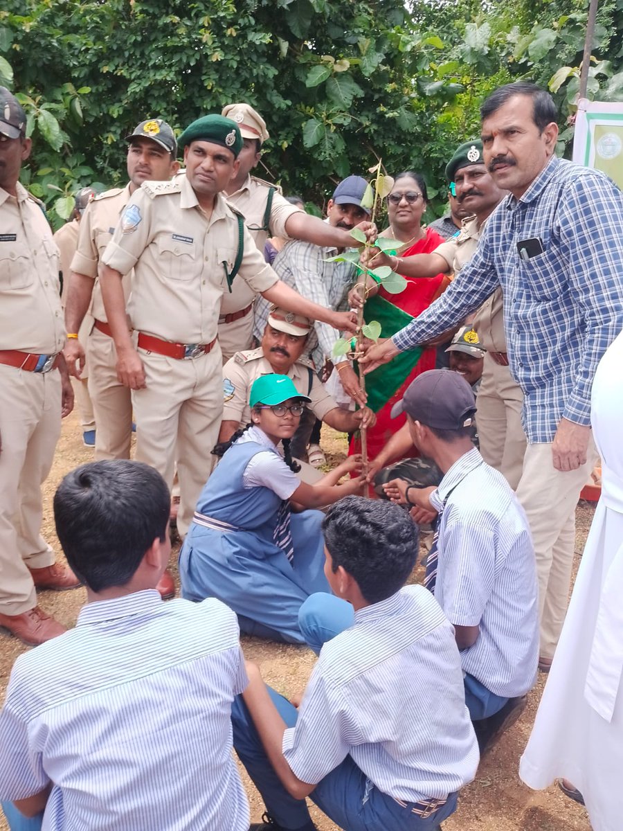 MplYellareddy's tweet photo. 100days action plan Vanamahotsavam program and trade license  conducted Yellareddy Municipality
@MoHUA_India
@RoopaMishra77
@tksreedevi
@cdmatelangana
@SwachhBharatGov
@SBMU_Telangana
@tgmepma https://t.co/o6zrhJJRvb