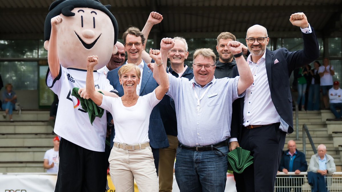 "Es ist dem Verein gelungen, wahnsinnig viele Schülerinnen und Schüler zum Mitmachen zu motivieren - so lahm, wie es oft heißt, ist die Jugend von heute gar nicht”: LSB-Vizepräsidentin Eva Selic über das Sportabzeichen-Tourfinale 2025 beim TV Rhede! @dosb dosb.de/aktuelles/news…