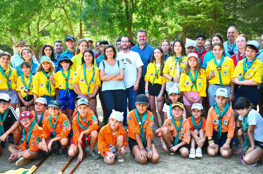 JuntaGranada's tweet photo. El delegado de @MedioAmbAND @ManuelFGranada y el coordinador del @IAJAndalucia en Granada @JLBombardino visitan la Zona de Acampada  controlada en el Parque Natural Sierra de Huétor, donde se desarrollan los campamentos juveniles de verano https://t.co/fBx4E2x67o