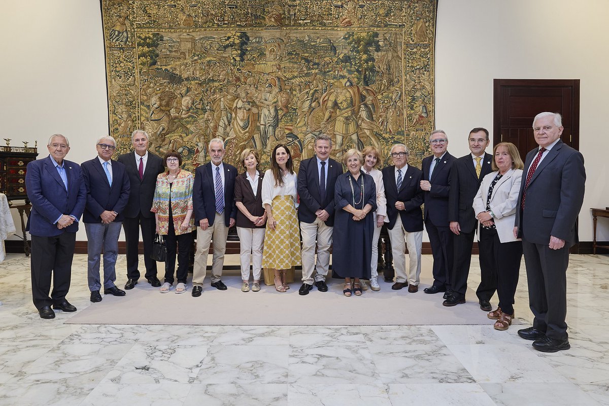 PVasco_EuskoL's tweet image. Eusko Legebiltzarreko presidenteak Euskalerriaren Adiskideen Elkartearen ordezkaritzari harrera egin dio
➡️legebiltzarra.eus/portal/eu/web/…
La presidenta del @PVasco_EuskoL recibe a una representación de la Real Sociedad Bascongada de Amigos del País
➡️legebiltzarra.eus/portal/es/web/…
