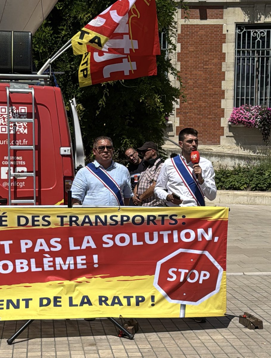 STOPGALEREIDF's tweet image. 🔴 Rassemblement contre la privatisation

Nous étions aux côtés de la @CgtRatp pour soutenir les agent·es face aux dégradations de leurs conditions de travail causées par la politique de sape des transports de Valérie Pécresse.