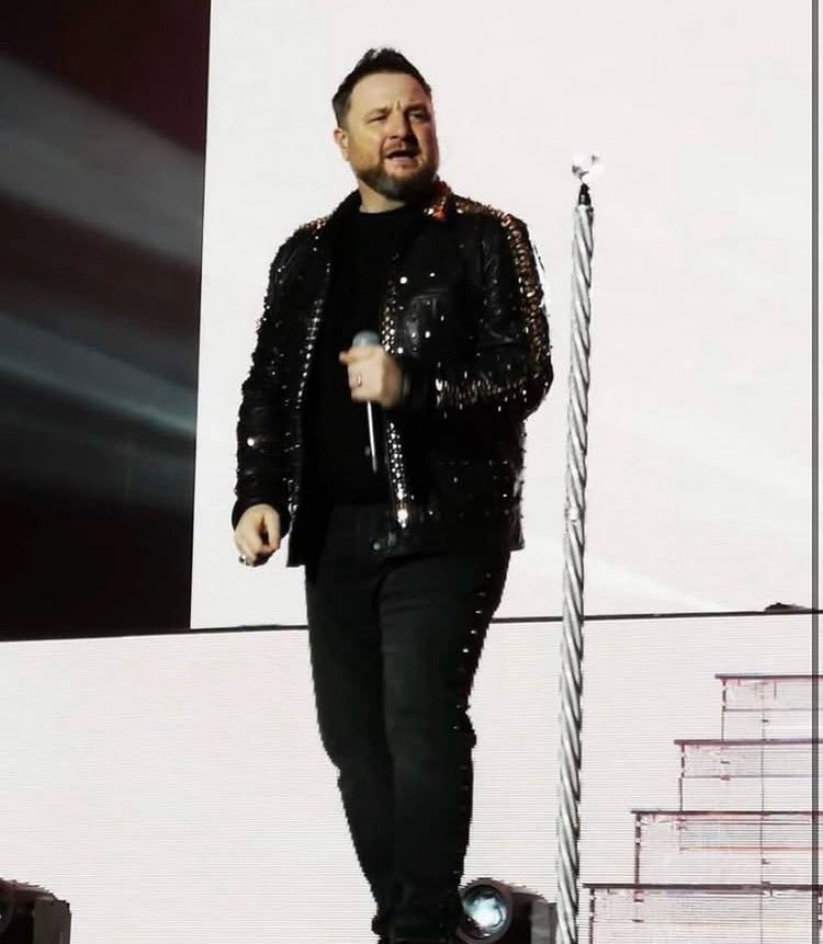 simplymikeygra1's tweet photo. Another gorgeous day out there, @MRMIKEYGRAHAM! Hope youโre enjoying the sunshine! ๐ (Credit- Alison Massey FB) #SimplyMikeyGraham #MikeyGraham #Boyzone #TYAGTour #WeLoveYouMikey https://t.co/H03dEfMciC