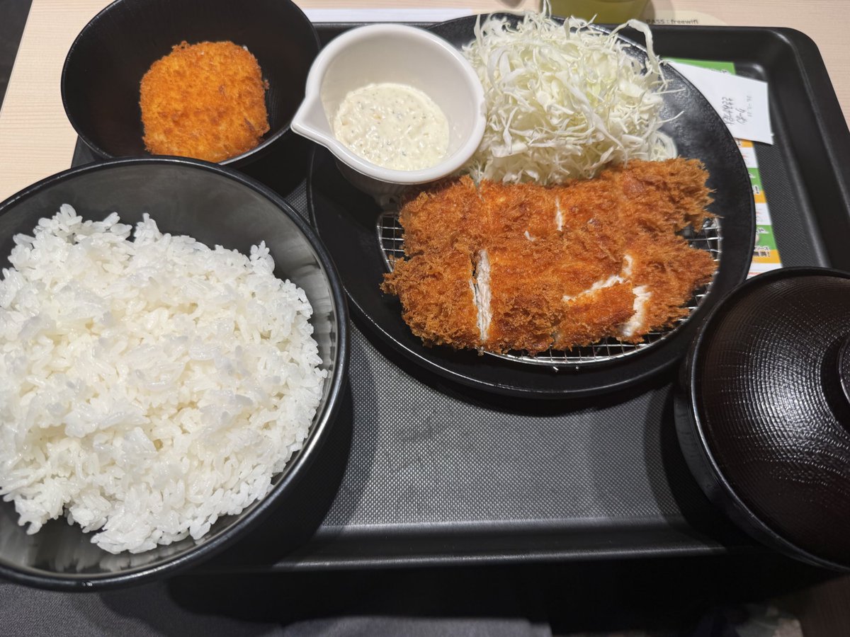 _kaede0706's tweet photo. これが550円で食べられるの幸せすぎて死ぬ https://t.co/7s2NCv6TWc