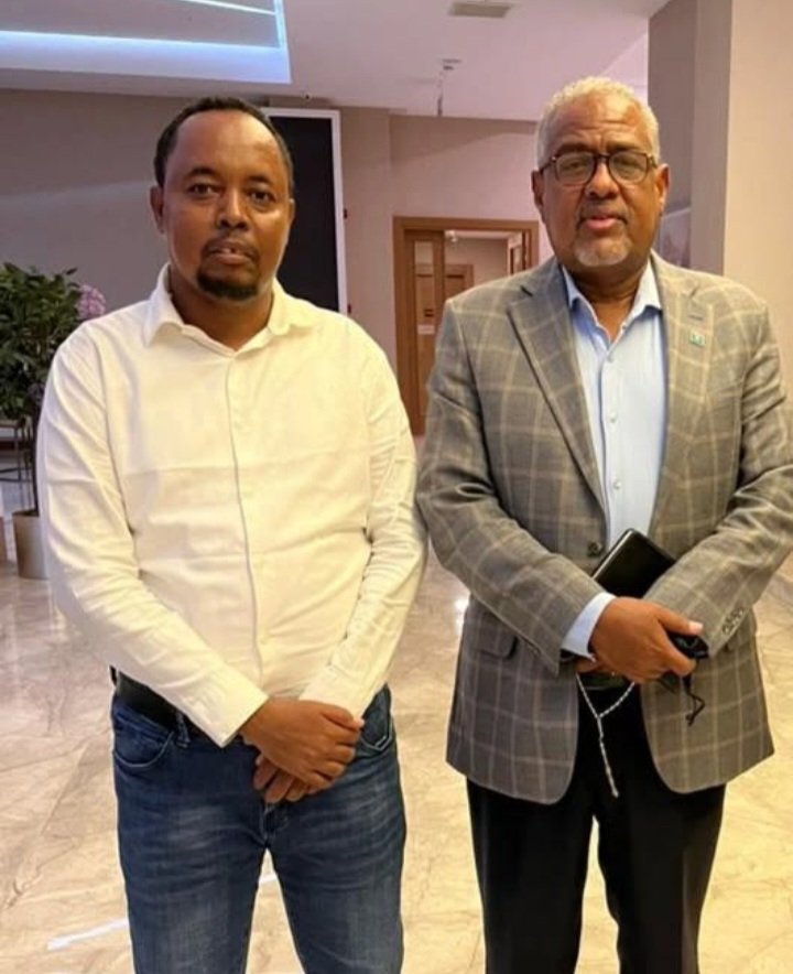 HassanAdde2020's tweet photo. Hambalyo Gudoomiyaha Gudiga Tacliinta Sare ee Soomaaliga, wasiirkii hore ee wasaarada Waxbarashada DFS @AbdulnuurSheikh https://t.co/ajAXqXngOS