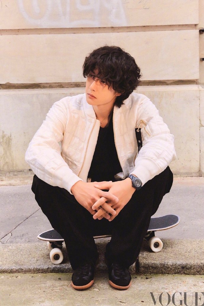 He's ADORABLEEEE!!! mwah!!!
#WangYibo #WANGYIBO_CHANELCOUTURE