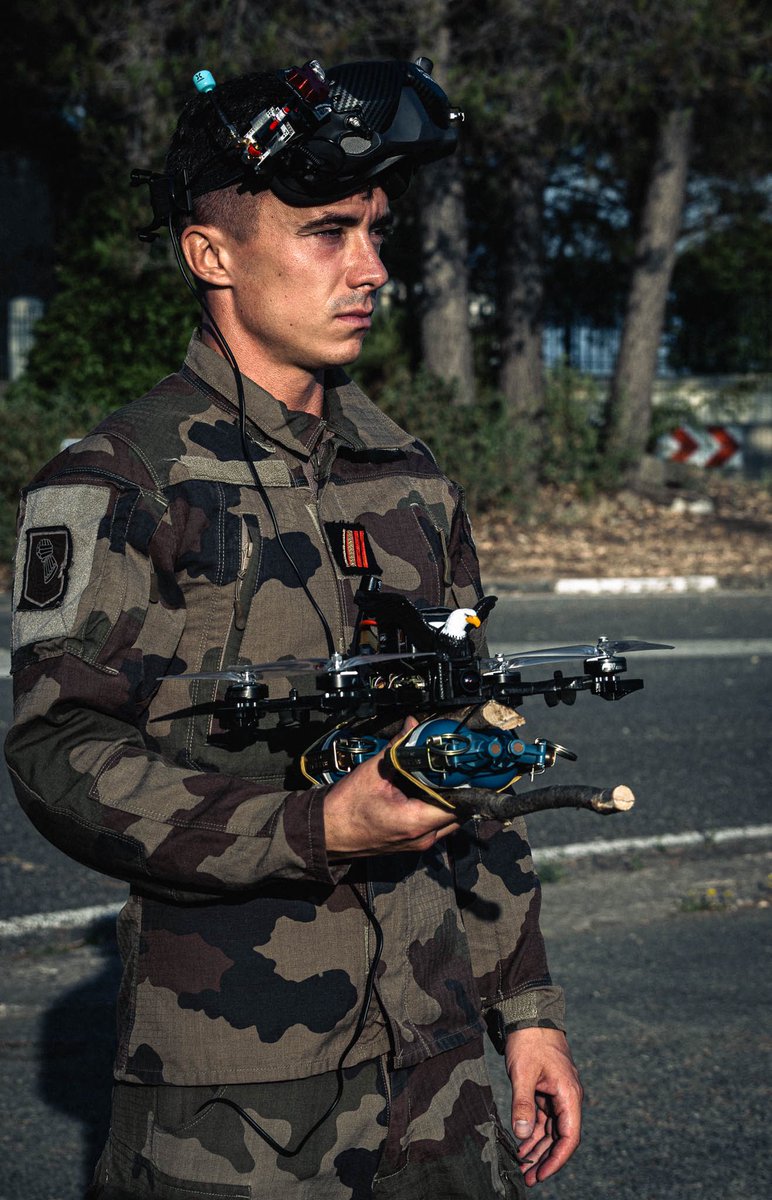 CDC_21eRIMa's tweet image. Les Rapaces sortent les griffes.
180 km/h, manœuvrabilité extrême, charges embarquées : Quad Honores impose le rythme.

Conçu par les marsouins, pour la haute intensité.

#21eRIMa #6eBLB #drones