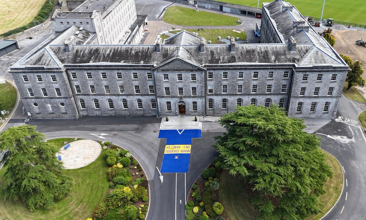 💙💛 M.I.C. Thurles flying the flag for Tipp! 💛💙

Jamie Barrett and the crew at Thurles Green Campus have pulled out all the stops ahead of Sunday week’s All-Ireland Final – 

the Jersey is out !!! 🔵🟡

We want to see your colours flying! 🌍📸

Send us or tag us with your