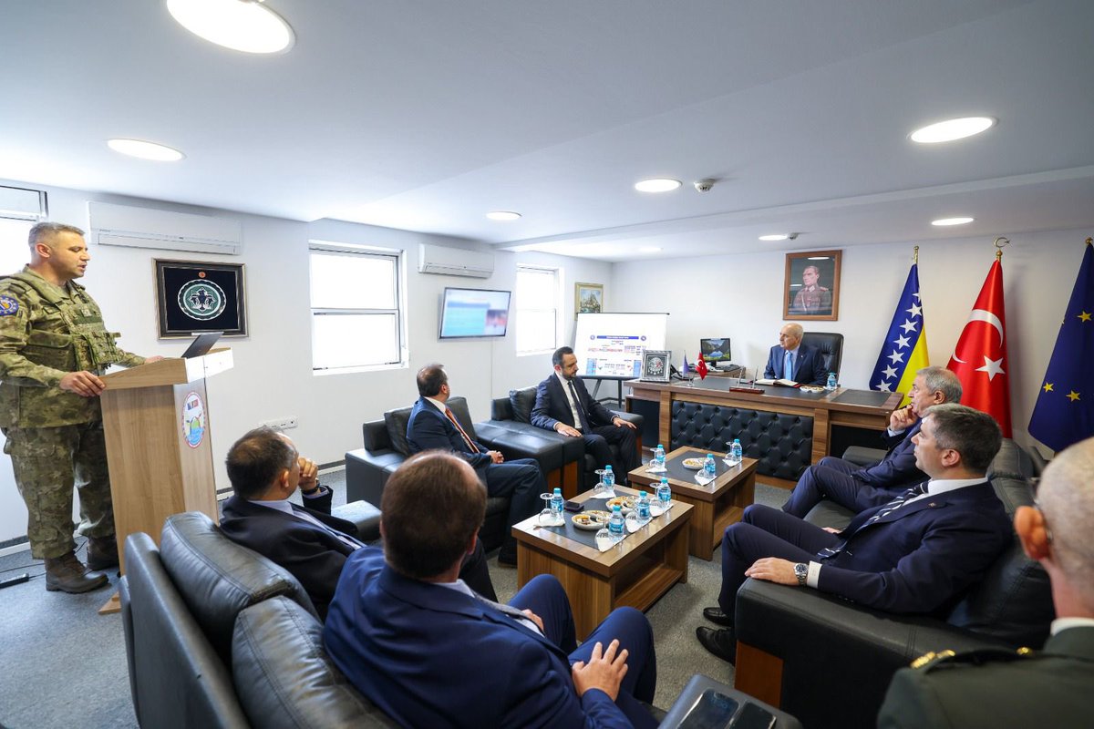 📍Bosna Hersek 

<a href="/TBMMresmi/">TBMM</a> Başkanımız Sayın <a href="/NumanKurtulmus/">Numan Kurtulmuş</a>  ve <a href="/TBMMresmi/">TBMM</a> Milli Savunma Komisyonu Başkanı Sayın Hulusi Akar (<a href="/hulusiakarmedya/">Hulusi AKAR</a>) ile birlikte Bosna Hersek’te gerçekleştirdiğimiz temaslar kapsamında, Avrupa Birliği’nin Bosna Hersek’teki barışı koruma misyonu olan