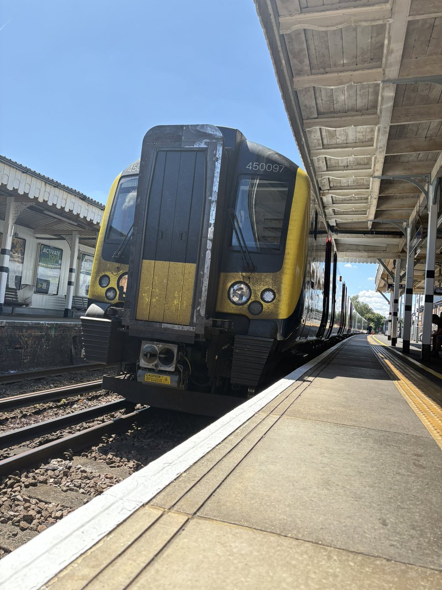 Heading for home now. Fresh out of the Tip Road, 450097 boards on P1 at Farnham as we prepare to work it to Guildford as 2J27. Once there, I am done for the day.