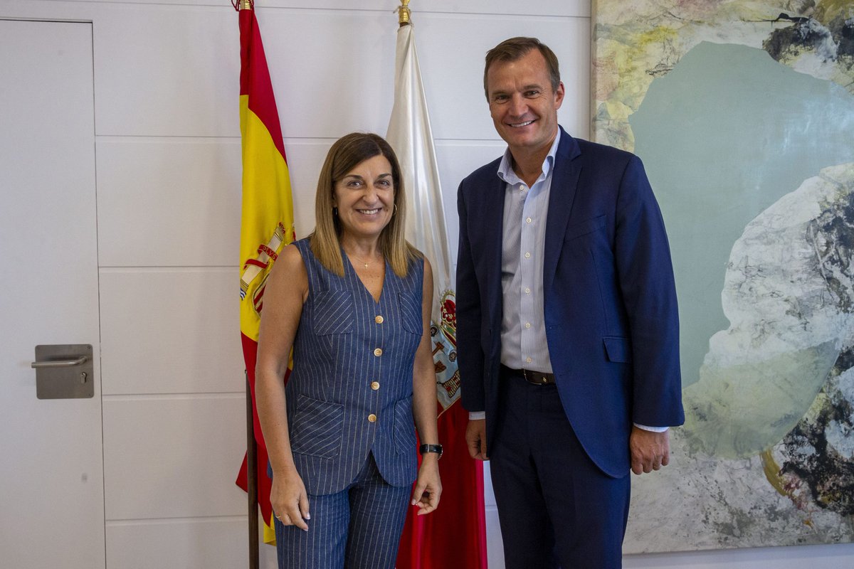 MASORANGE_ES's tweet image. 📶 En 2026, gracias al plan UNICO 5G – Redes Activas, cubriremos la práctica totalidad de la Cantabria rural con 5G.
La Presidenta, @mjburuaga, ha agradecido a nuestro CEO, @Maini01, nuestro compromiso con mejorar las telecomunicaciones de la región y reducir la brecha digital.…