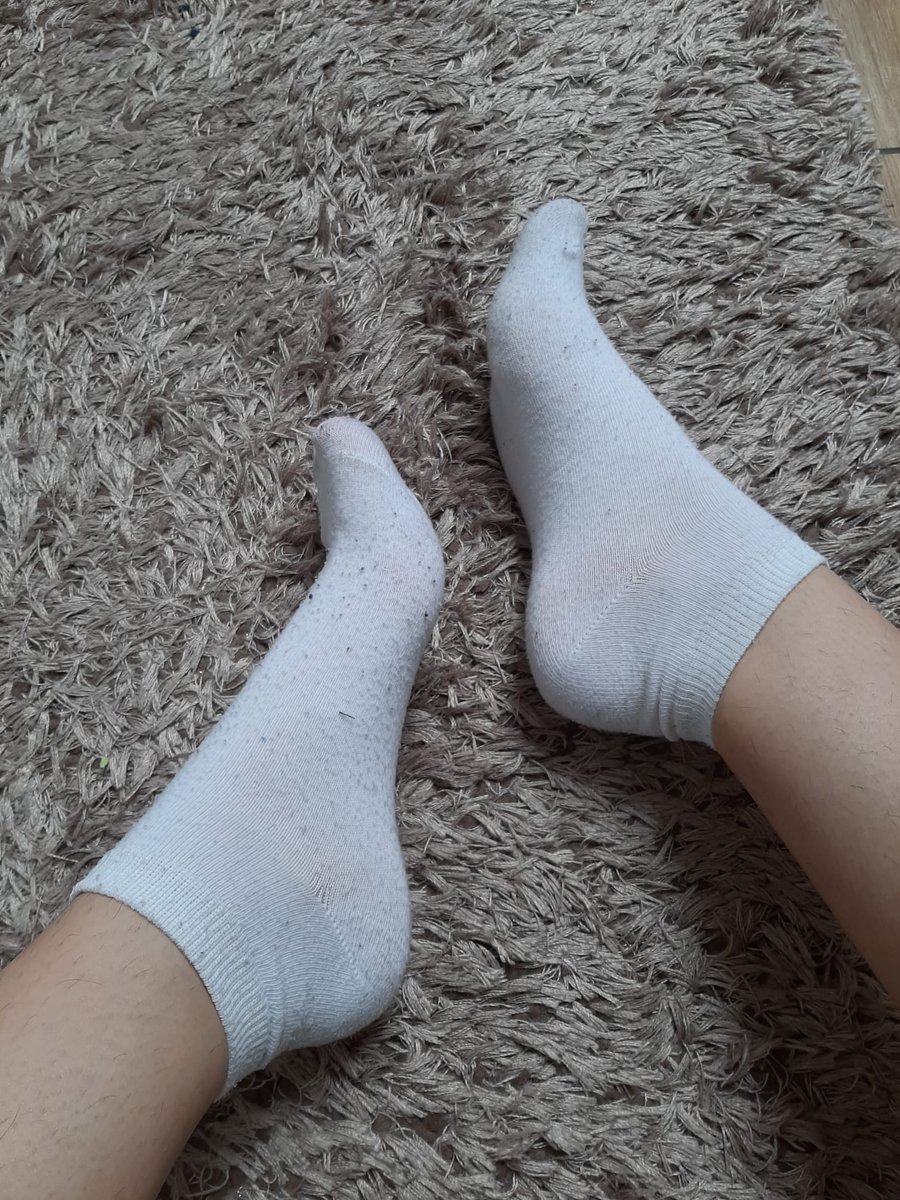 SimpHunterSophi's tweet photo. Chętnie przyjmę na służbę kilku uległych z fantazją, którzy gotowi są oddać mi pełną kontrolę – nad swoim ciałem, umysłem i portfelem. Twoja droga zacznie się niewinnie: od prostych poleceń, od wąchania moich brudnych białych skarpet, wciąż przesiąkniętych zapachem dominacji. https://t.co/raWTZLR2RE