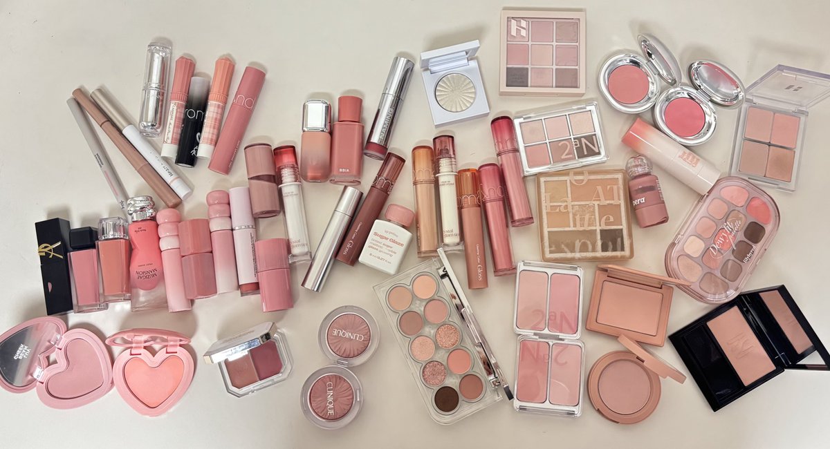 스핀깅… 준비되셨나요👁️〰️👁️✨
손 잘 안 간 것들 제외하고 진.짜 잘 쓴 것들만 모아왔습니다

제가 사랑한 웜톤템들 ,, 특히 복숭아 컬러가 많음!

타래로 잇겠습니다🫶