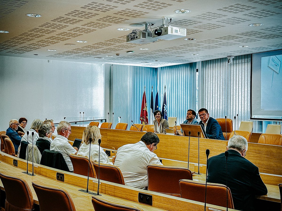 💬 Décentralisation, finances locales, avenir des territoires…
Le maire <a href="/ArriveBenoit/">Arrivé Benoît</a> recevait hier la visite des maires de La Manche et de <a href="/l_amf/">AMF | Association des maires de France</a> dont son VP <a href="/AndreLaignel/">André Laignel</a> afin d'évoquer les grands enjeux des collectivités et partager les préoccupations du terrain.