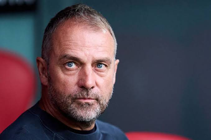 TouchlineX's tweet photo. ☎️❗️𝗡𝗘𝗪: Hansi Flick sees signing a defensive full-back for Barcelona as an absolute priority. 

— @sport https://t.co/azM4vkgzAO
