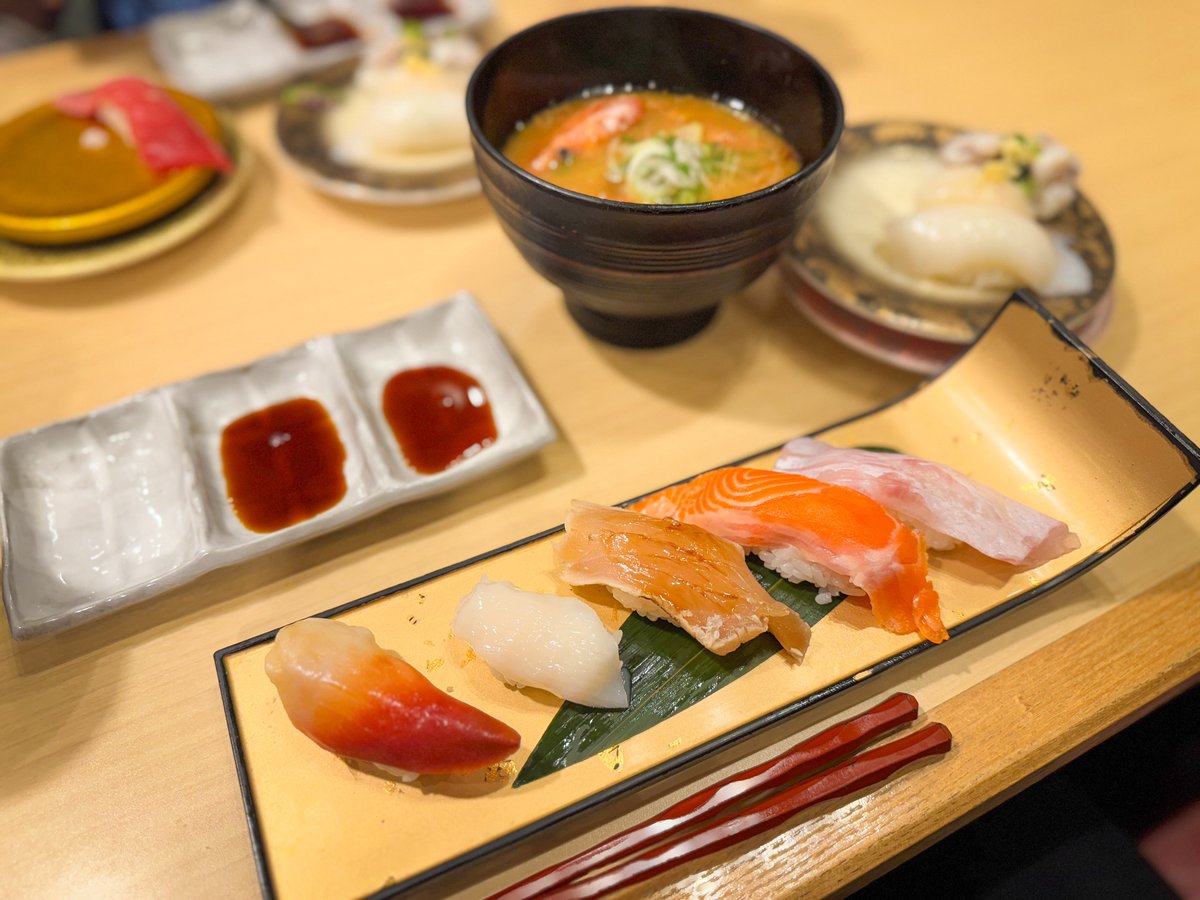 無事歳をとりました✌️
会社からケーキ、夜は家族とお寿司🍣
お祝いメッセージや釣り道具も頂けてハッピー✨

今年の目標はサーフも通いたいから体力作り頑張ります💪