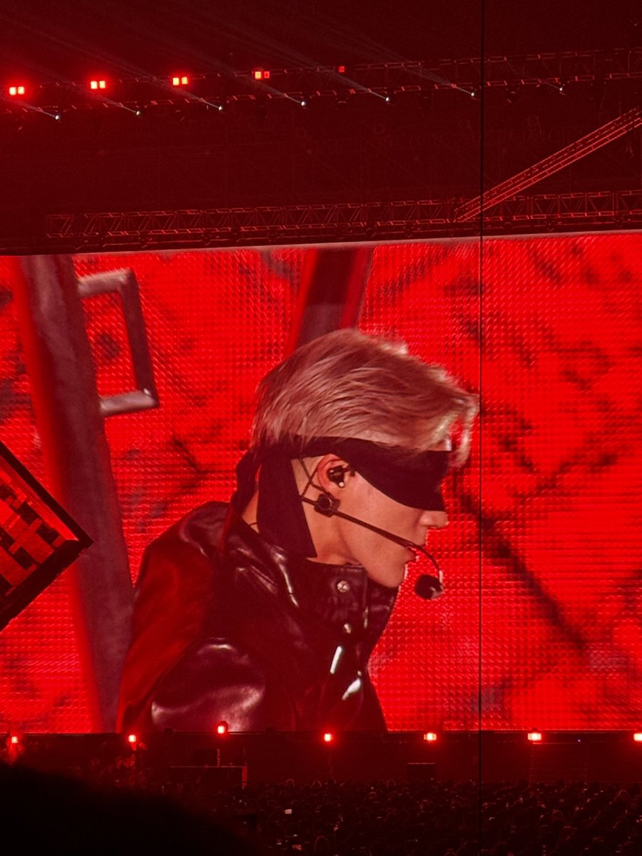 WTH LEE JENO??!!

#THEDREAMSHOW4_DAY1 
#NCTDREAM_THEDREAMSHOW4