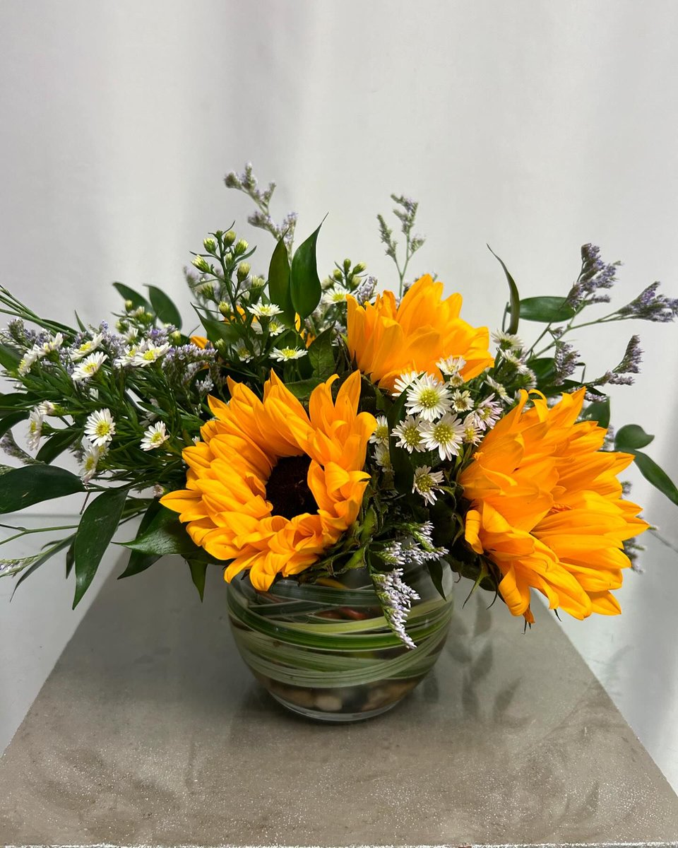Celebrate any occasion with a bold, beautiful bouquet from Steven's expert designers!🌻🌿🌼   
No matter the occasion, or sending to make someone's day, we have the perfect gift.🌞

#SummerBlooms #StevesBeauties #IndyFlorist #Greenwood #Pendleton #FloralDesign #StevesFlowers