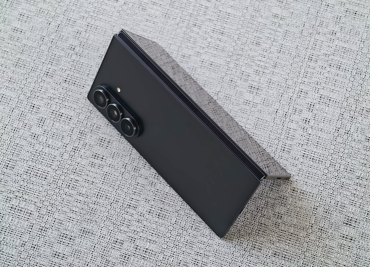 sondesix's tweet photo. Apple, please just join the club already. https://t.co/IdFiNnBgK1