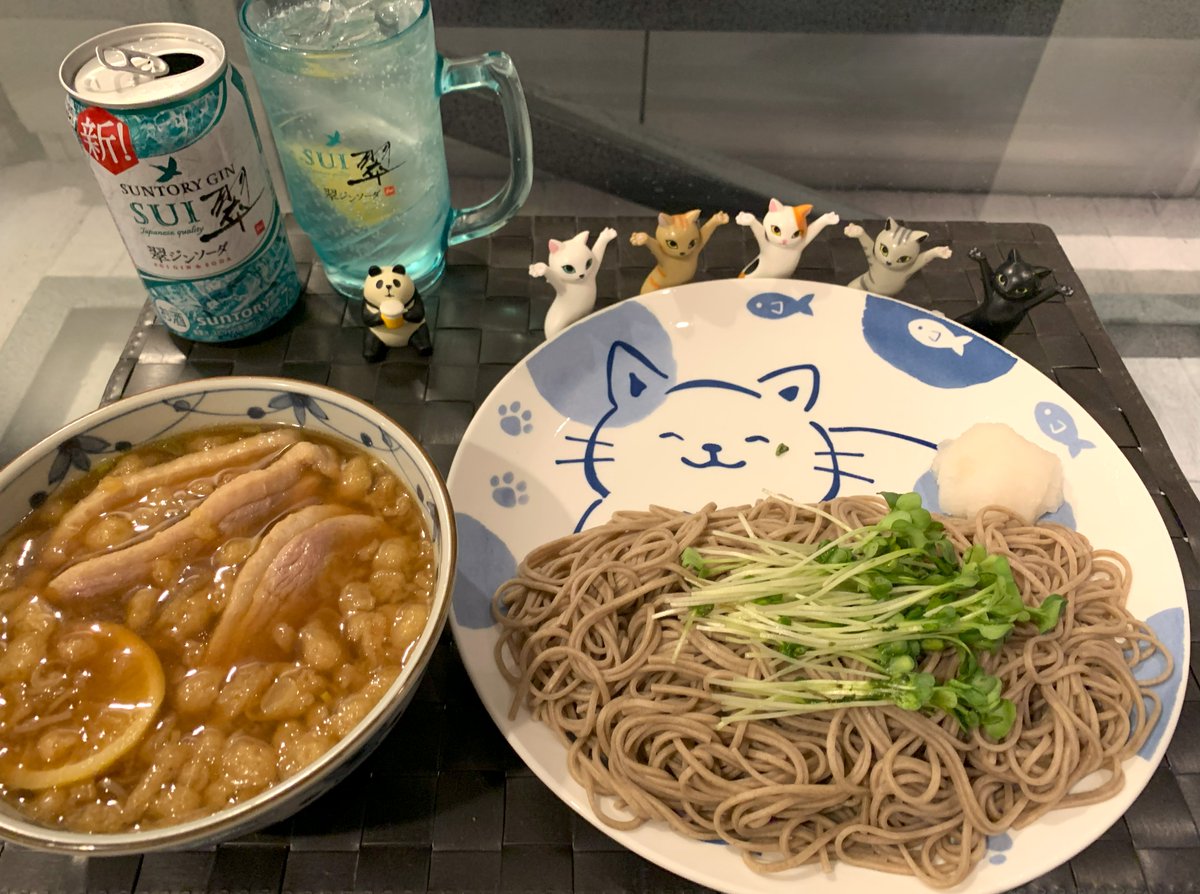 geo_perfectsky's tweet image. #晩ご飯
#おうちごはん
・鴨つけ蕎麦
大阪で食べた鴨のつけ蕎麦を自宅で作ってみました
つけ汁にはネギ、揚げ玉、レモン、鴨肉が入ってます
レモンの酸味とさわやかさがいいアクセントに