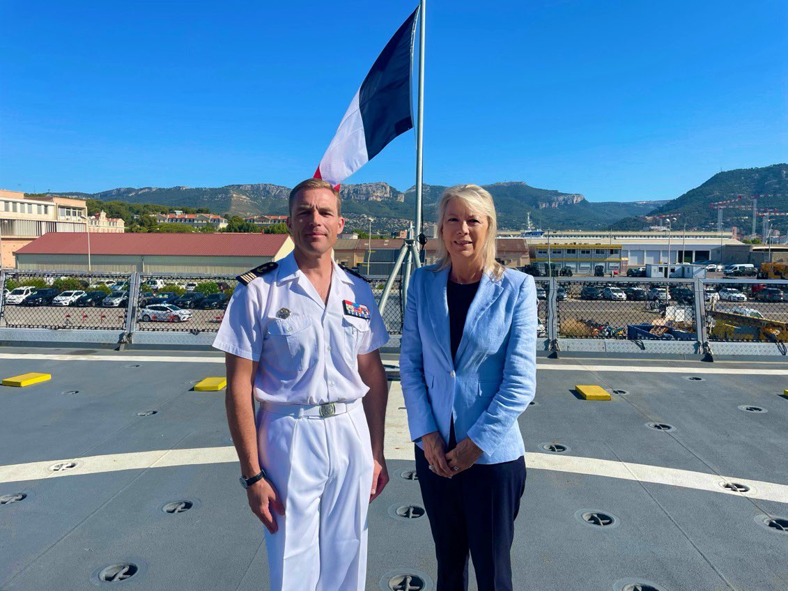 marika roman (@marikaroman) on Twitter photo Moment d’émotion pour la cérémonie de passation de commandement de la frégate antiaérienne Forbin où je représentais <a href="/JeanLeonetti/">Jean Leonetti</a>
Le commandant Pierre Pasco succède au commandant Aurelie Leouffre qui rejoint le centre opérationnel de Méditerranée🇫🇷<a href="/antibes_jlp/">Antibes JLP</a> ville marraine⚓️ Moment d’émotion pour la cérémonie de passation de commandement de la frégate antiaérienne Forbin où je représentais <a href="/JeanLeonetti/">Jean Leonetti</a>
Le commandant Pierre Pasco succède au commandant Aurelie Leouffre qui rejoint le centre opérationnel de Méditerranée🇫🇷<a href="/antibes_jlp/">Antibes JLP</a> ville marraine⚓️