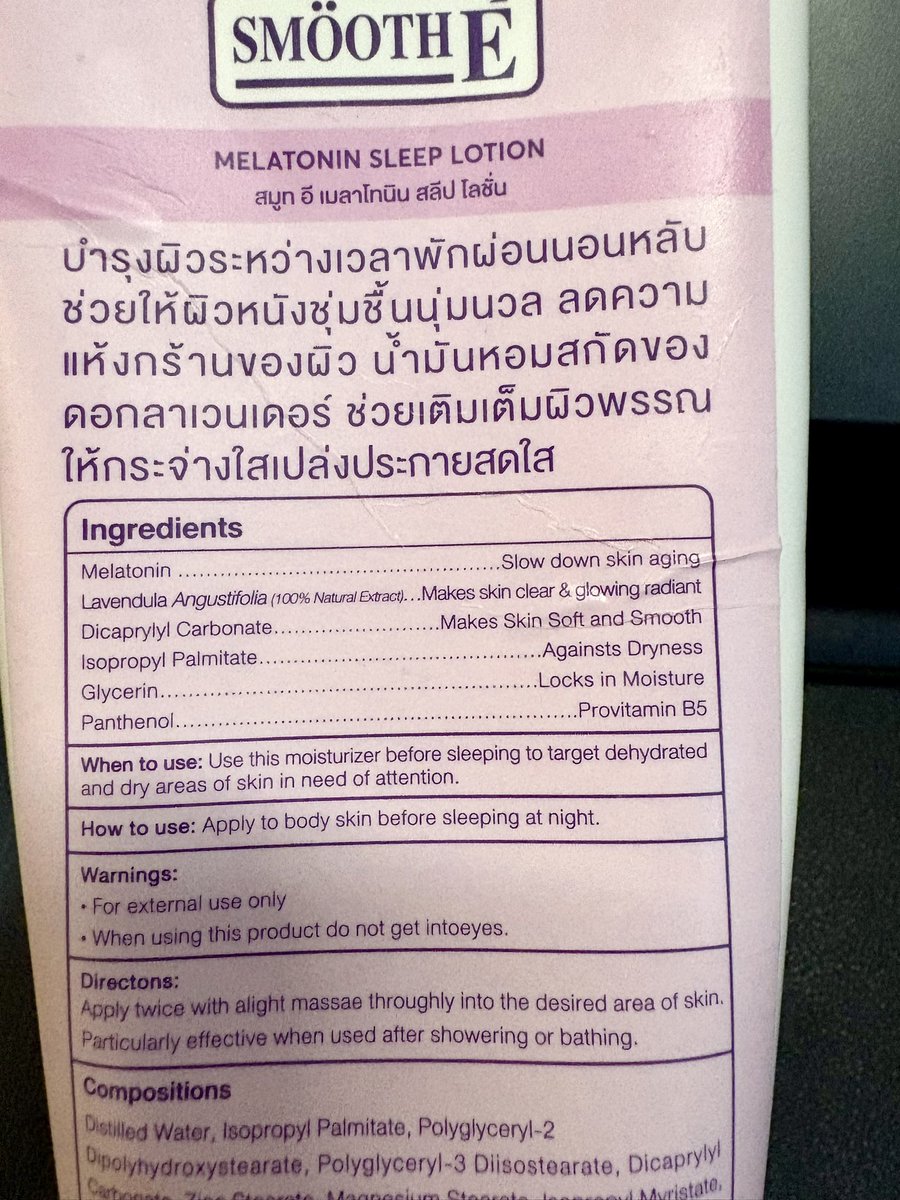 JRXHealthBeauty's tweet photo. เนื้อโลชั่นค่อนข้างข้นและเกลี่ยยากนิดหน่อย เพราะมันเป็น water in emulsion แต่พอทาลงผิวแล้วก็ไม่เหนียวนะ 
พิกัด Smooth E Melatonin Sleep Lotion 200 ML: https://t.co/toWGP4lbaY https://t.co/YeY6upxXpE