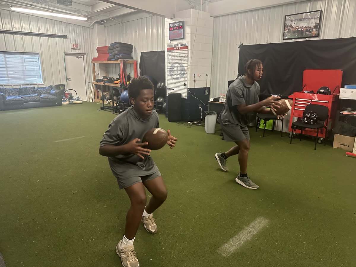 GeneralsFootbal's tweet image. QB school this morning! #NavyNation