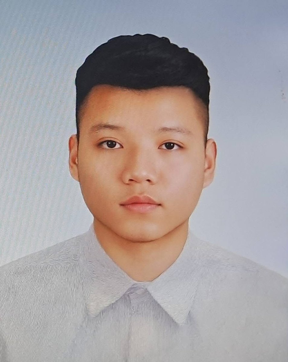 zoetisunion's tweet image. 삼가 고인의 명복을 빕니다. 
23살 청년 ‘응오 두이 롱’(ngo duy long) 
첫 출근한 건축현장에서 한국노동자는 조기출근해서 1시에 퇴근했는데 이주노동자들은 5시까지 폭염속에서 일을 계속했다고 한다. 화장실 앞에 쪼그려 앉아  죽어있는 상태로 발견된 젊은 이주노동자의 꿈은 하루만에 사라졌다.